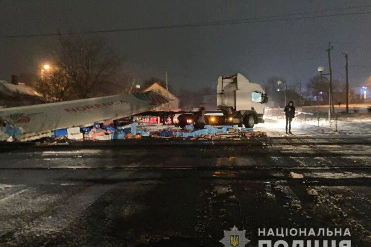 Водій протаранив шлагбум: в поліції розповіли деталі аварії на переїзді на Рівненщині