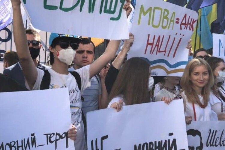 «Європейська Солідарність» вимагає від Зеленського утриматися від ревізії мовного законодавства на позачерговій сесії