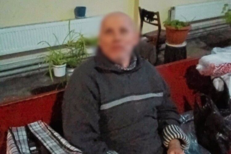 У місті на Волині поліцейські врятували переселенця, який опинився на вулиці