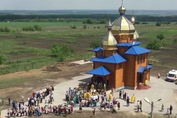 Волиняни завершать облаштування храму у Волновасі