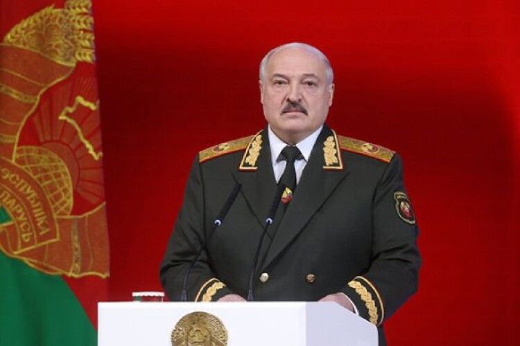 Лукашенко каже, що по Білорусі вдарили ракетою, але вступати у війну він «не збирається»