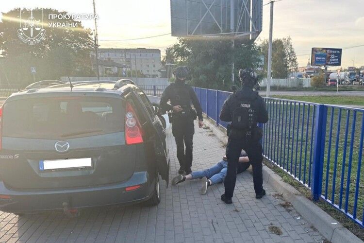 Продавали авто, ввезені для ЗСУ: на Волині викрили злочинну групу 