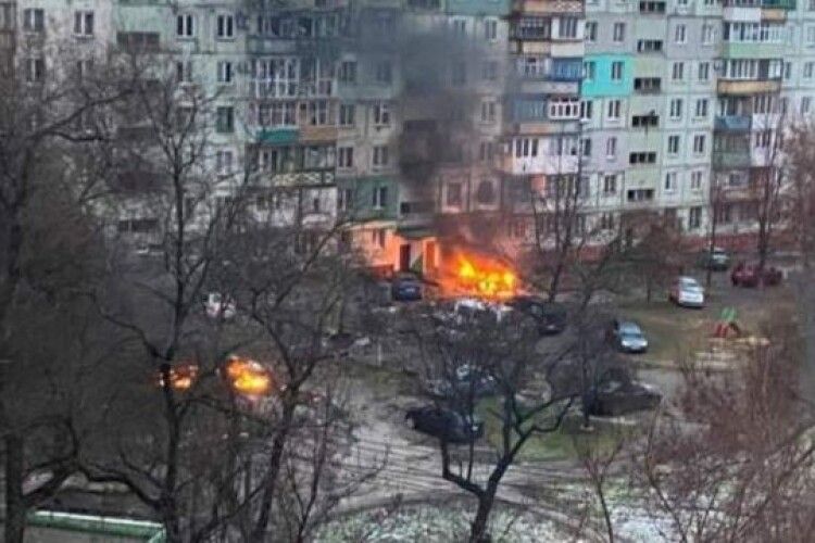 Маріуполь у блокаді: Ворог фактично взяв у полон 400 тисяч українців