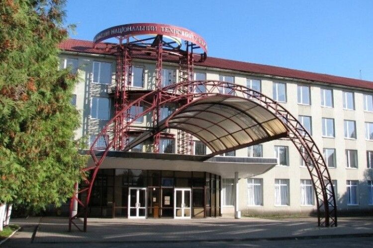 З Луцького університету відрахували 1000 студентів-чоловіків