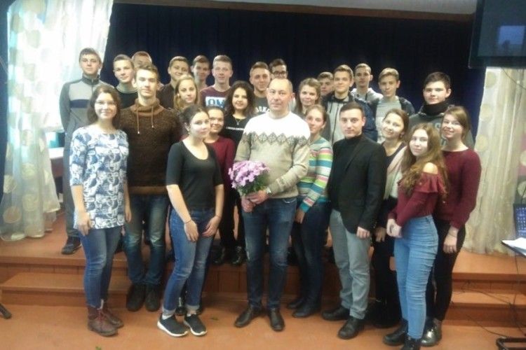 Обирати професію за покликанням — таку настанову любомльським учням дав відомий хірург