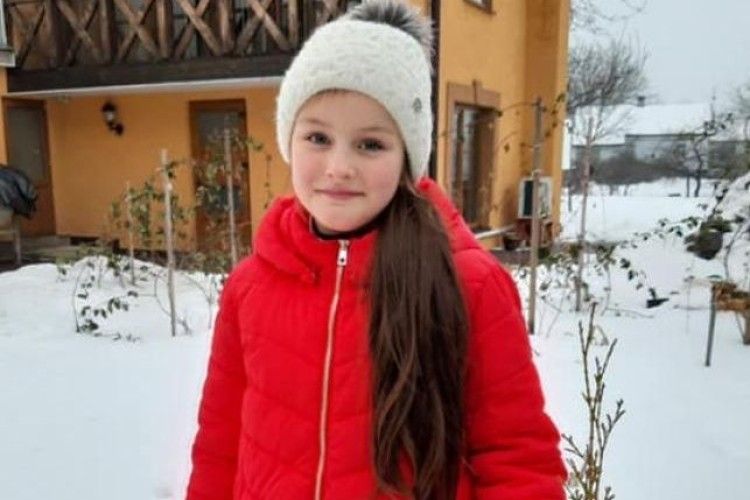 Школярка з Рівненщини повернула власнику знайдений телефон