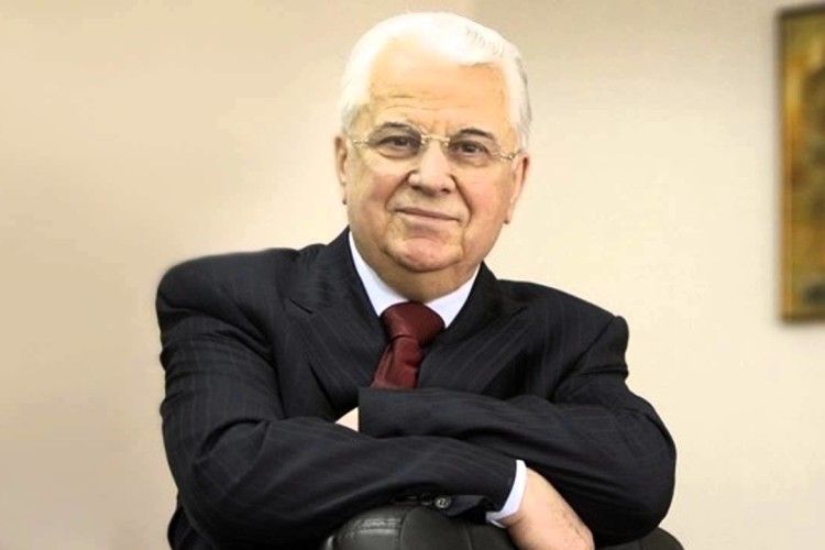 Перший президент Кравчук виходить з Конституційної комісії при президентові