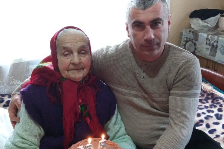 У селі на Волині довгожительку привітали з 95-річчям