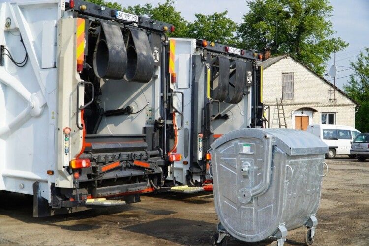 У місті на Волині за 4 мільйони купили два старих сміттєвози з Франції