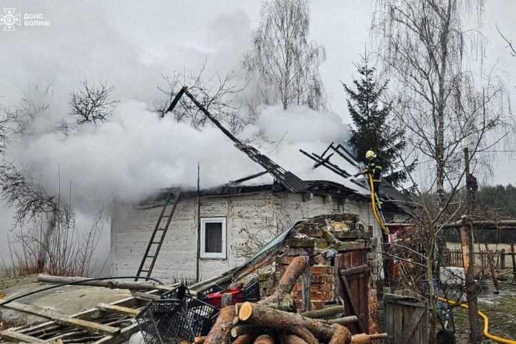 На Волині спалахнув житловий будинок