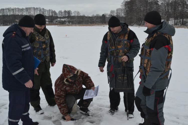 На Конопельці та Чебенях мисливців за окунцями закликали тверезо дивитися довкруж (фото)