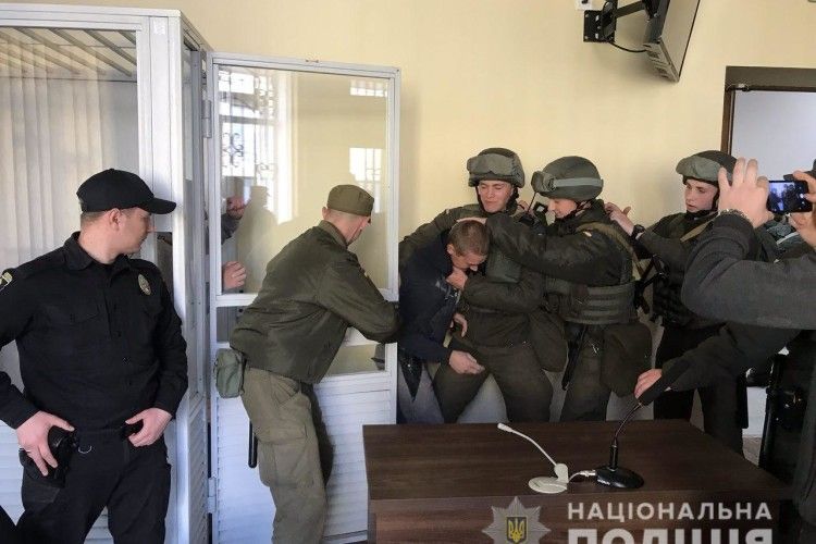 Поліцейські і нацгвардійці Рівненщини вчилися оборонятися від нападів в судах
