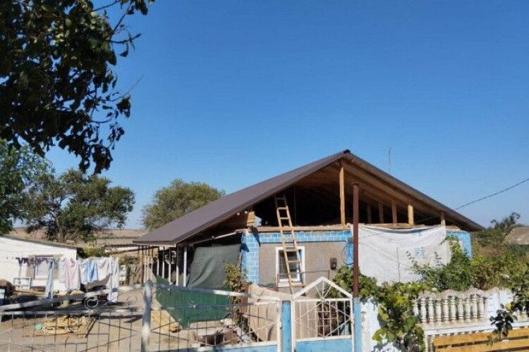 Волиняни перекривають будинки у Благодатівці