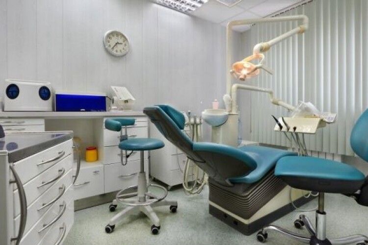 У Рівному розпочали розслідування щодо знущання лікарки-стоматолога над дітьми 