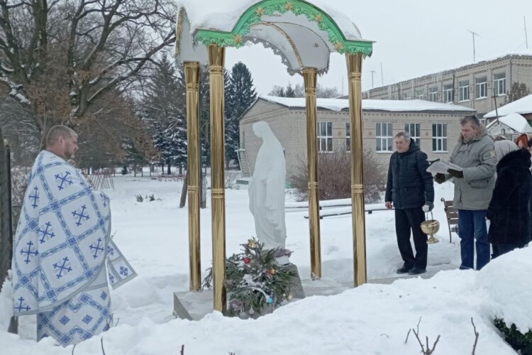 22-річна воячка Віолетта Мирончук подарувала Берестечку капличку Божої Матері