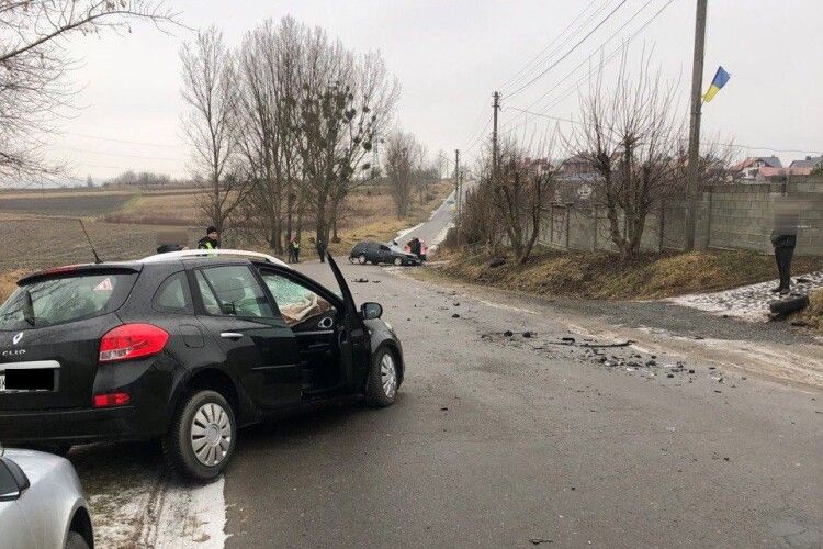 На Рівненщині водійка збила автівку на зустрічній смузі