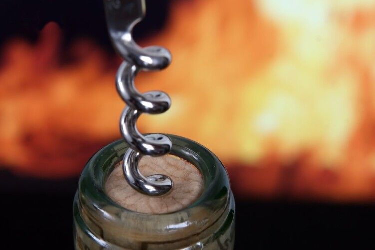 Російські військові в Білорусі обмінюють паливо і провізію на спиртне 