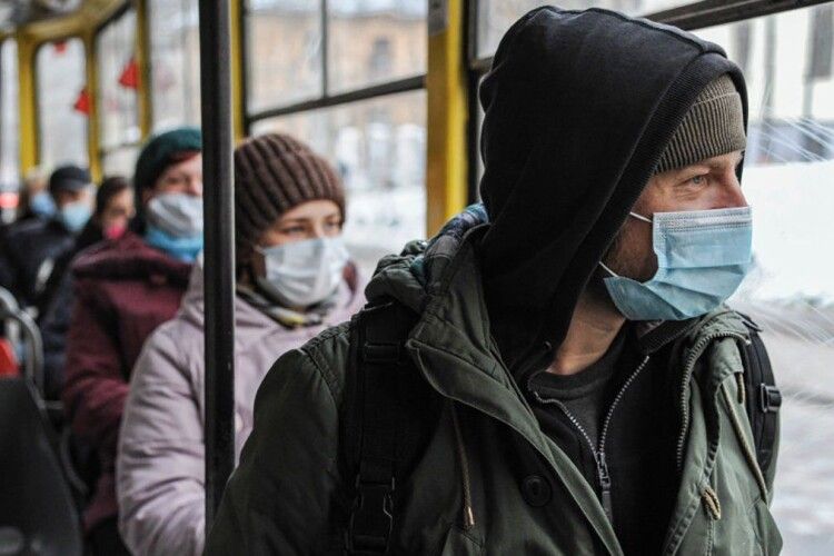 Локдаун в Україні можуть перенести, бо хворих стало менше