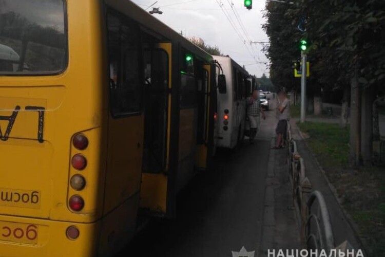 У Луцьку в ДТП з маршрутками на Перемоги є постраждалі (Фото)