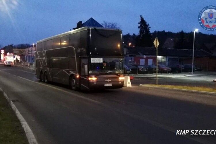У Польщі зупинили автобус із нетверезим водієм, який віз людей до України (Фото)