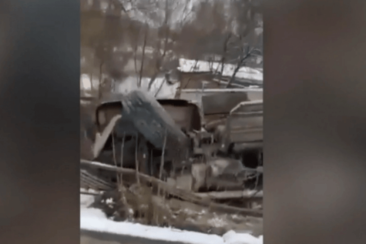 Чоловіка з собакою на смерть засипало гноєм