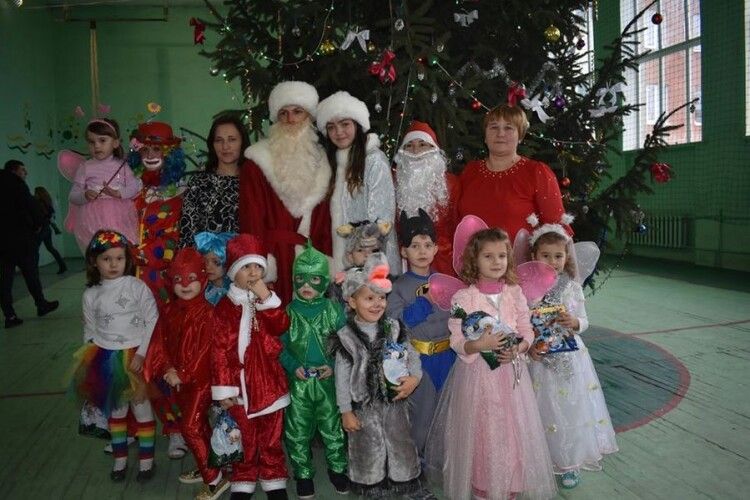 У Дубечному конкурували Санта Клаус та Дід Мороз