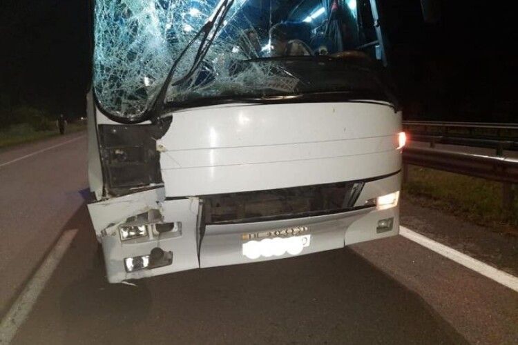 На Рівненщині автобус з паломниками зіткнувся з фургоном 