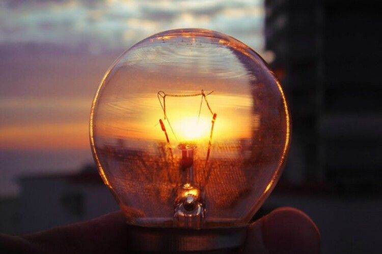 Чи вимикатимуть світло після ракетних ударів РФ: енергетики відповіли