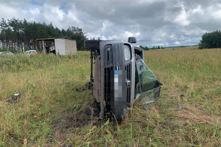 Авто перекинулося: у ДТП на Волині постраждали двоє братів