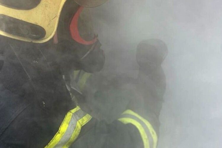 У луцьку багатоповерхівку викликали пожежників
