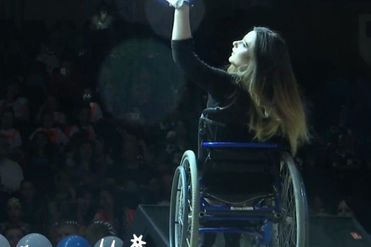 16-річна Сенді щодня доводить: якщо не можеш ходити, це не вирок - танцюй!