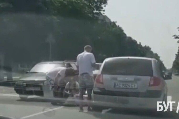 У місті на Волині на «зебрі» авто збило людину (Відео)