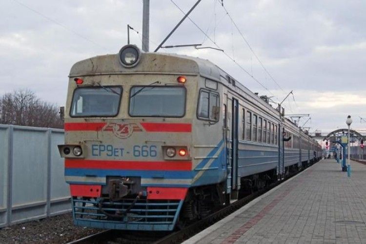 10-річний хлопчик загинув на даху електропоїзда