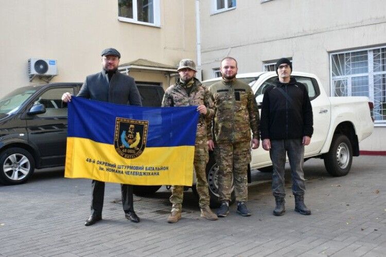 Для захисників на фронт з Луцька передали позашляховик