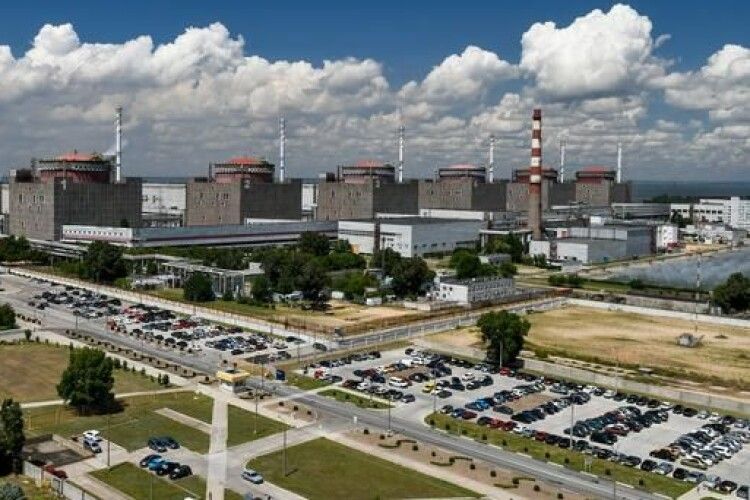 Окупанти риють траншеї та окопи біля Запорізької атомної електростанції 