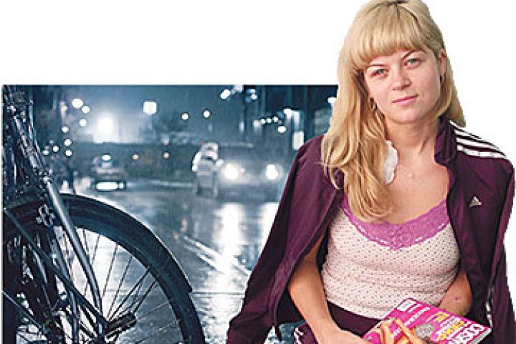 ЩОБ НЕ ЗБИТИ ВЕЛОСИПЕДИСТІВ, ОКСАНА З’ЇХАЛА У КЮВЕТ