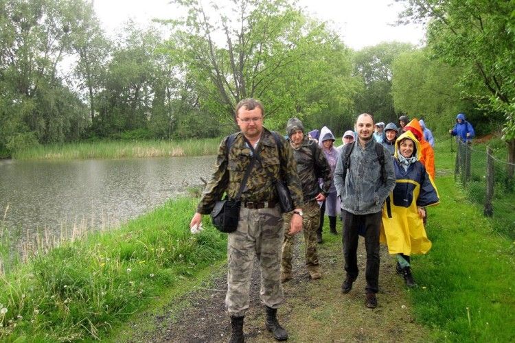 18 ентузіастів прочалапали 24 км Цуманською пущею в пошуках Чистого болота (фото)