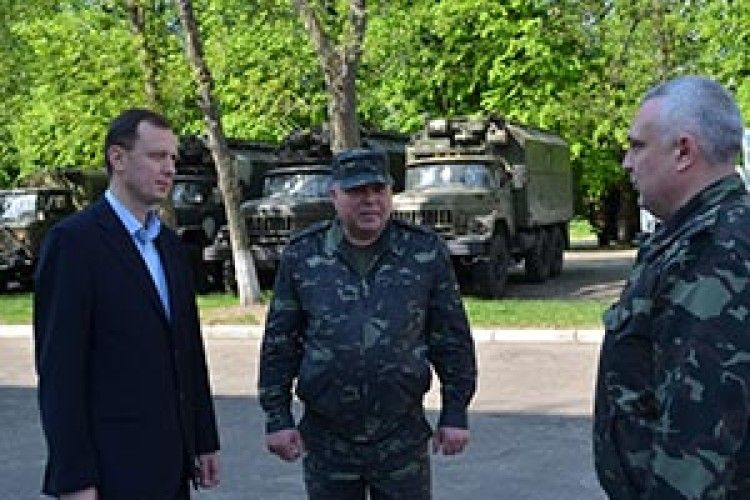 БІЛЬШ НІЖ ПІВМІЛЬЙОНА КРОКІВ НАЗУСТРІЧ УКРАЇНСЬКІЙ АРМІЇ *