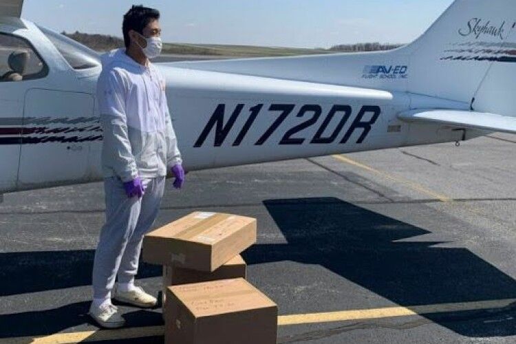  16-річний студент-льотчик доставляє медичні засоби для боротьби з коронавірусом до віддалених сільських лікарень