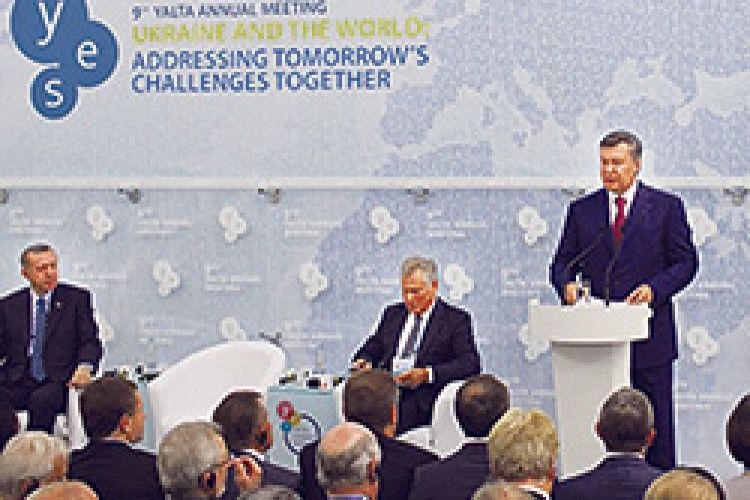 ВІКТОР ЯНУКОВИЧ: «МИ ЗБУДУЄМО КРАЇНУ СОЦІАЛЬНОЇ СПРАВЕДЛИВОСТІ»*