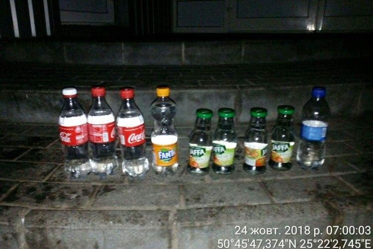 Біля «Гостинця» знешкодили жінку, яка «рятувала» спраглих похмелитися 