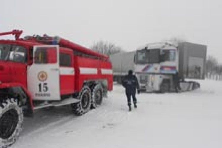 ДОРОЖНИКИ ШВИДКО ВІДНОВИЛИ РУХ АВТОТРАСАМИ ВОЛИНІ
