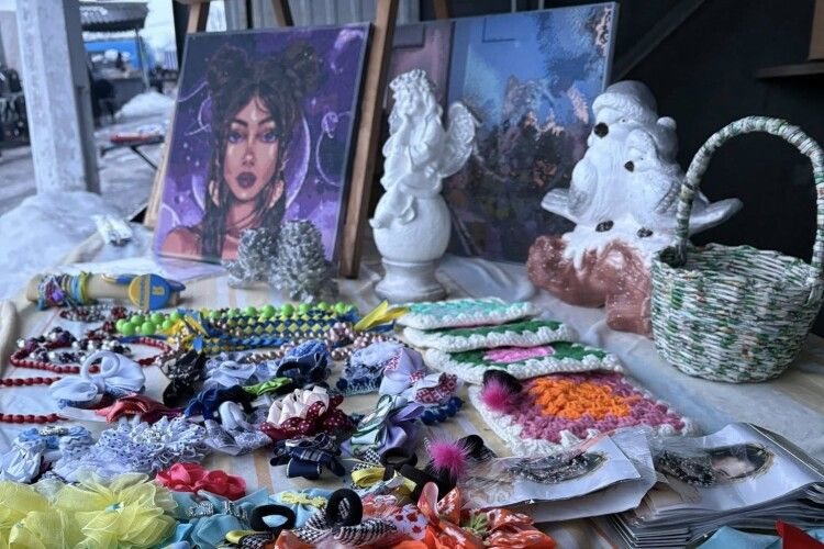 На Волині студенти та викладачі коледжу вторгували за свою продукцію 12 550 гривень для ЗСУ