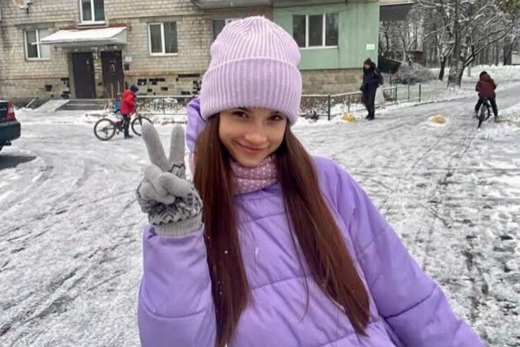 Врятувати 14-річну дівчинку, яку вдарило струмом на даху потяга, не вдалося