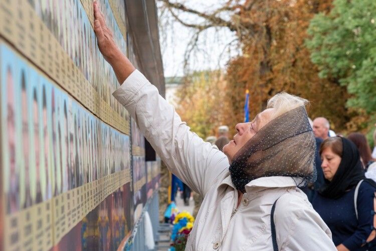 Волиняни вшанували пам'ять загиблих Героїв хвилиною мовчання (Фото)