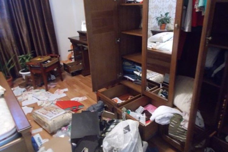 Бандити зв’язали жінку та її доньок і вимагали гроші (фото)