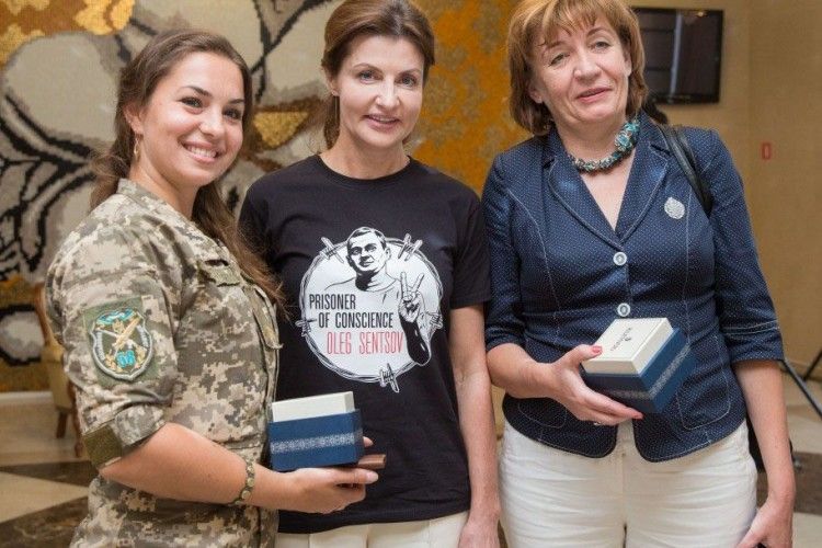 Марина Порошенко пообіцяла допомогти волинському кіборгу