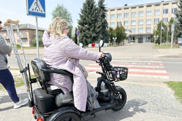 Шлях до безбар’єрності: селище на Волині перевірили на доступність