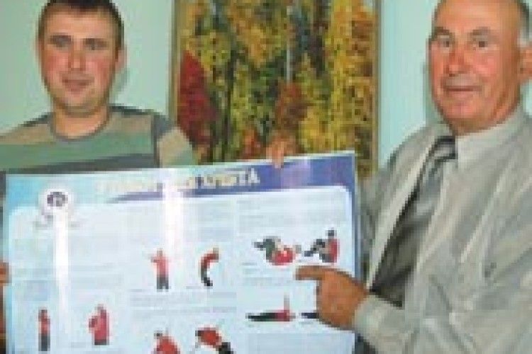 ЧОМУ В ДІТЕЙ СУТУЛІ СПИНИ?