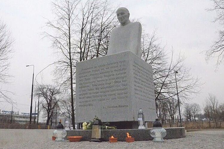 У Польщі поставили пам’ятник українському священнику-рятівнику